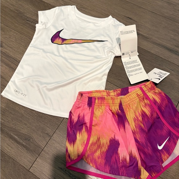 Girls Nike2PC Set Size 4 - Picture 1 of 6